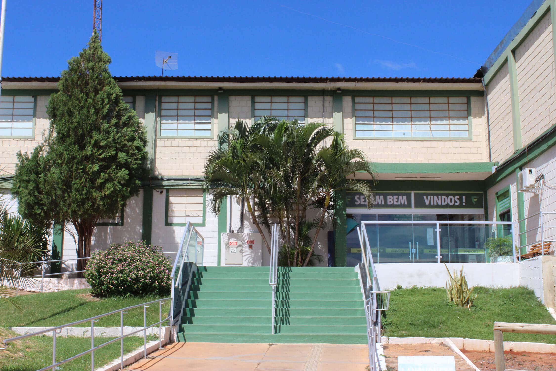 Fachada da FAVENORTE — Campus Mato Verde